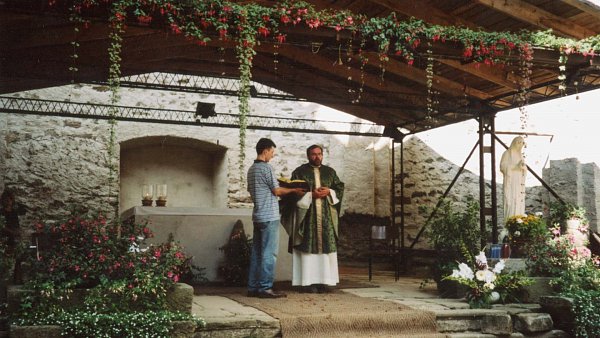 Neraton Church - First Mass under open sky in 1991